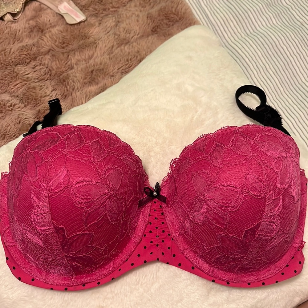 Victoria’s Secret Push-up balconet bra size 34DD.